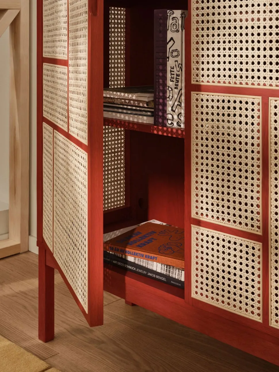 Air Sideboard med ben | Red