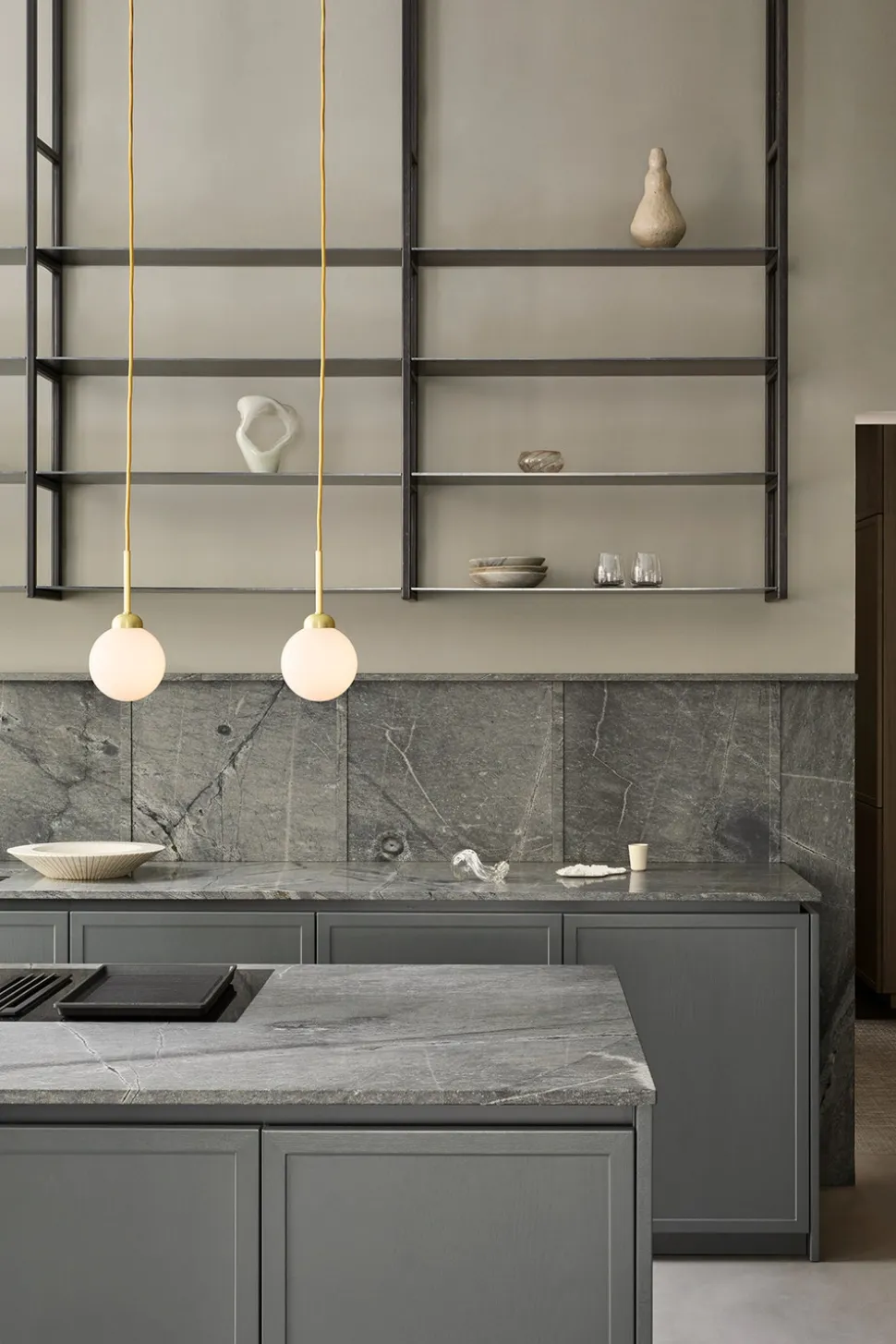 Apiales 1 Pendel | Brushed Brass/Opal