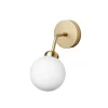 Apiales Vägglampa | Brushed Brass/Opal