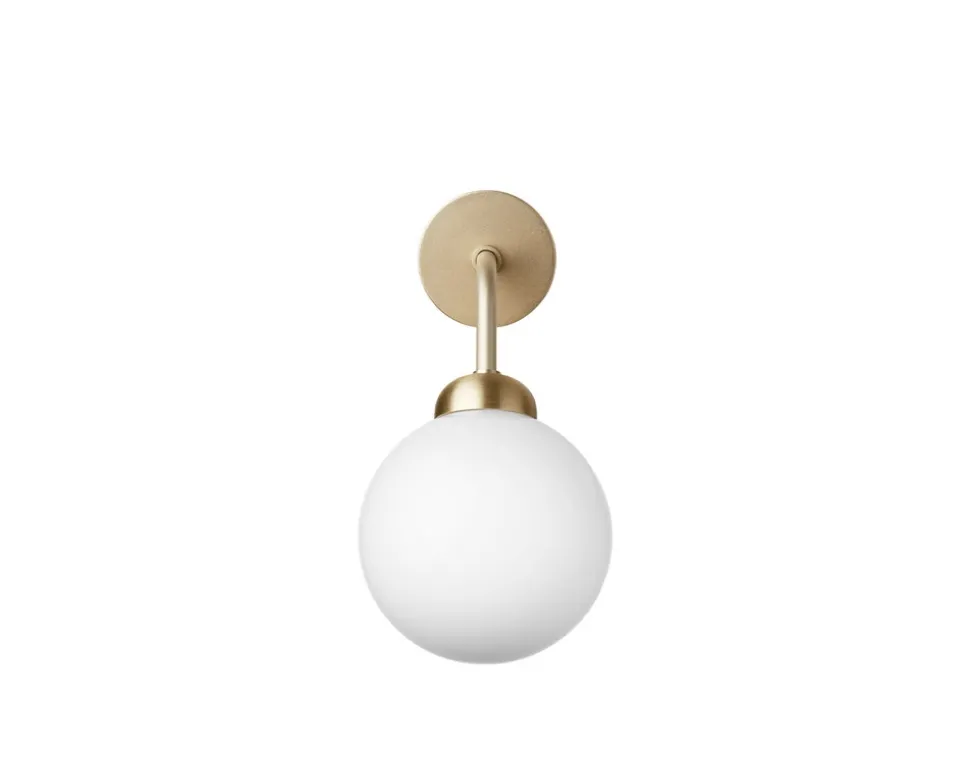Apiales Vägglampa, Fast Installation | Brushed Brass/Opal
