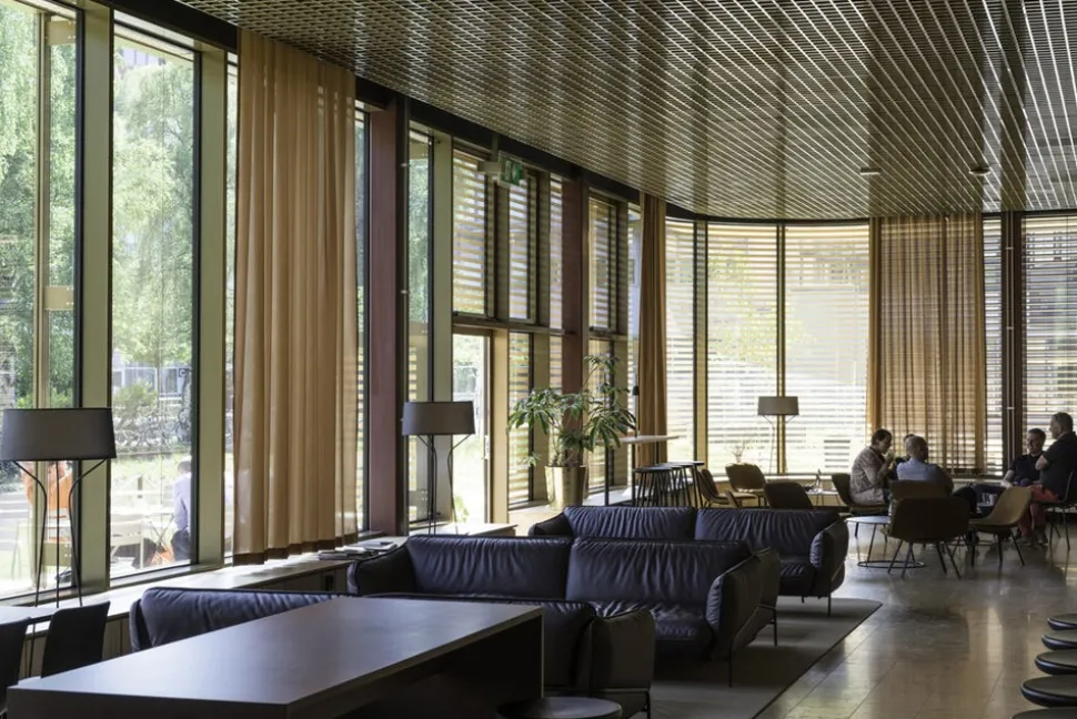 Aria Golvlampa | Svart