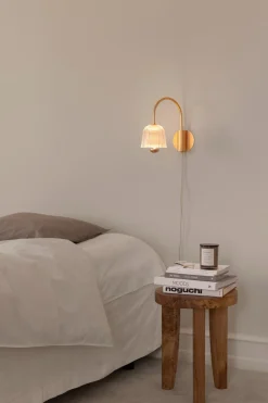 Asteea Vägglampa | Satin Brass/Ripple Clear