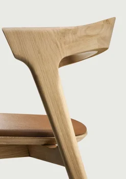 Bok Stol | Lackad Ek | Läder Cognac
