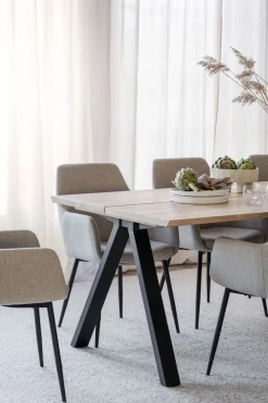 Carradale Matbord | 220 Svart Ek, V-Ben