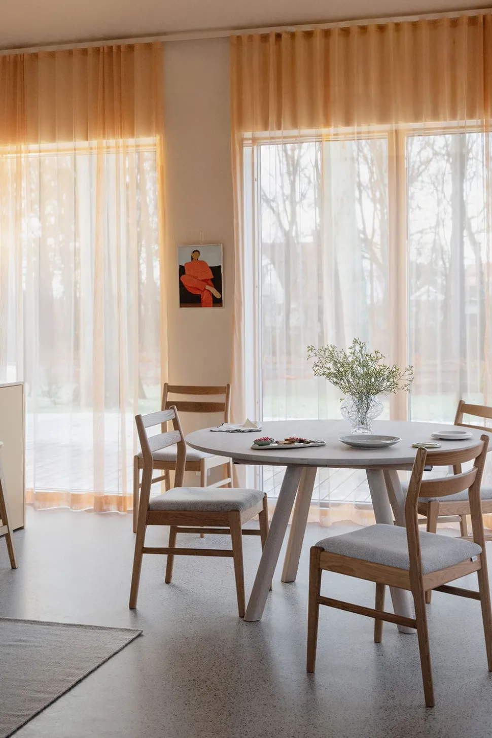 Clapperton Matbord Ø140 | Vitpigmenterad Ek