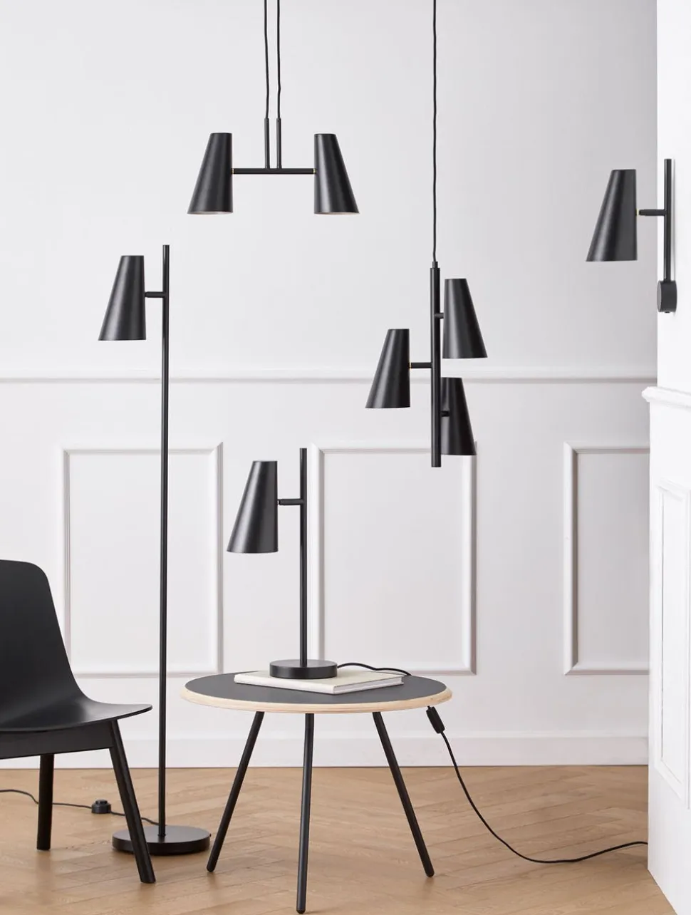 Cono Golvlampa | Svart Metall