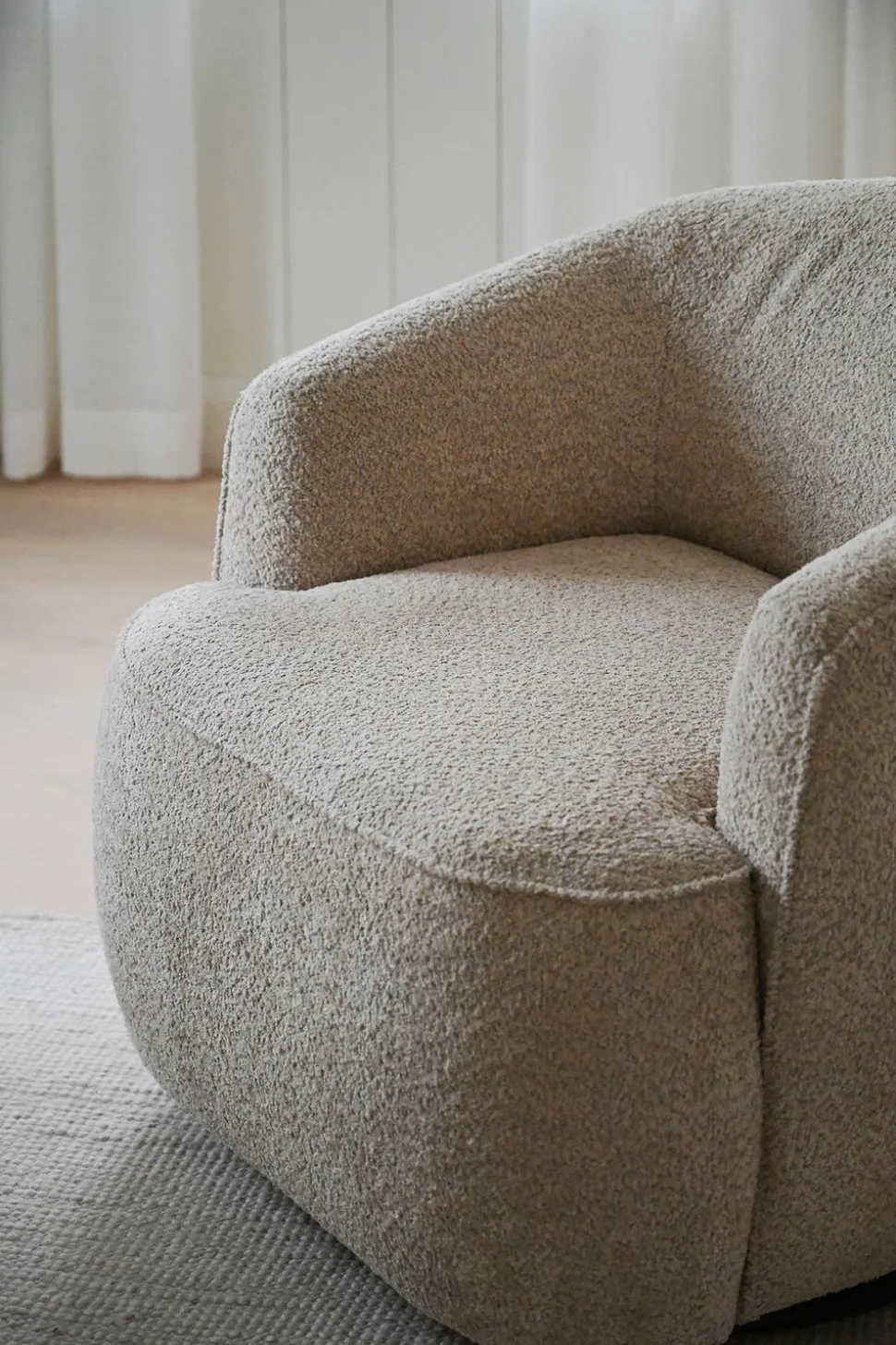 Dermot Fåtölj | Ljusbeige Anna 2