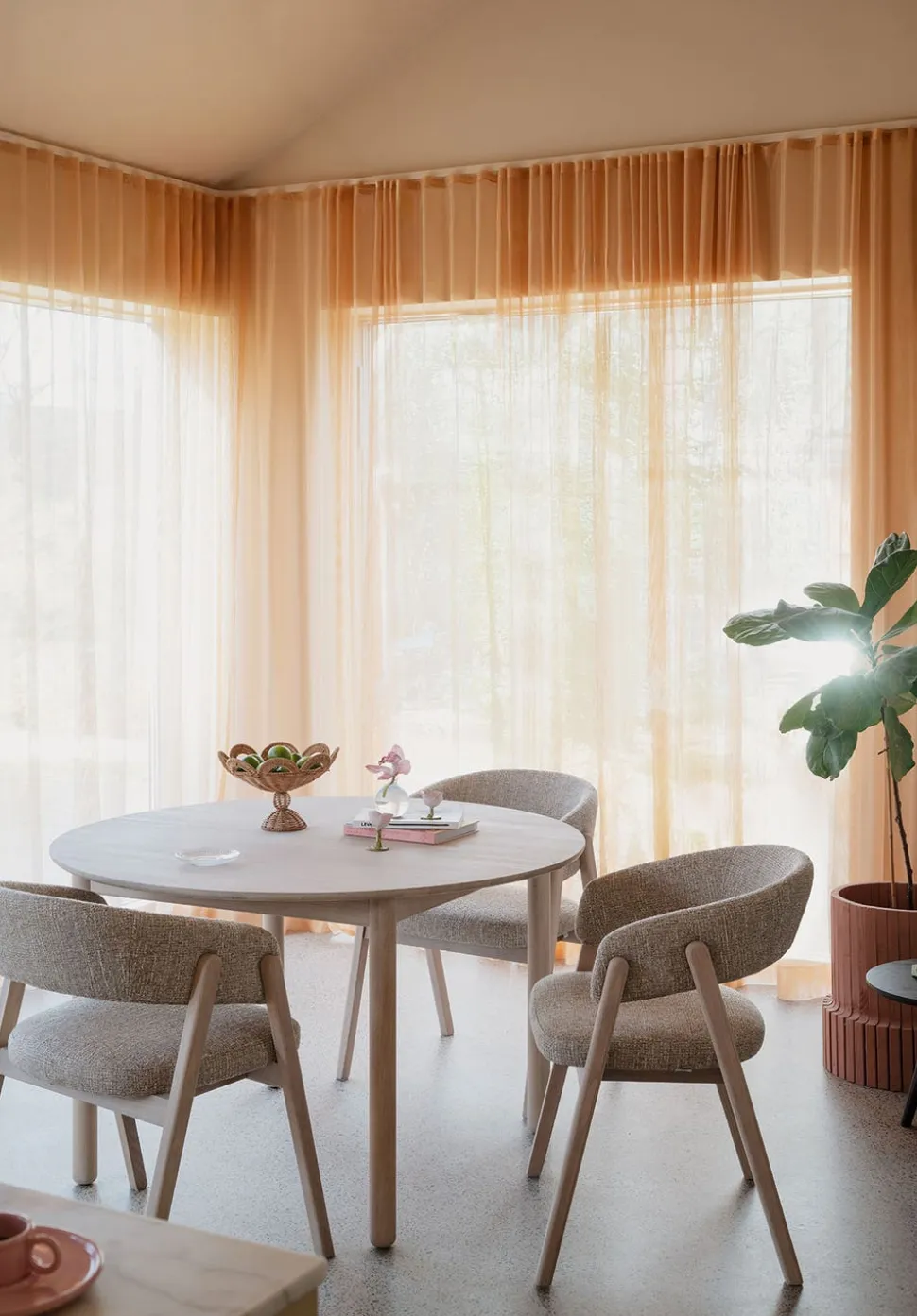 Derrymore Matbord Ø120 | Vitpigmenterad Ek