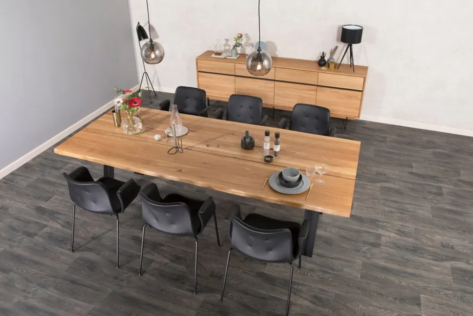 Elegant Matbord | Metallben
