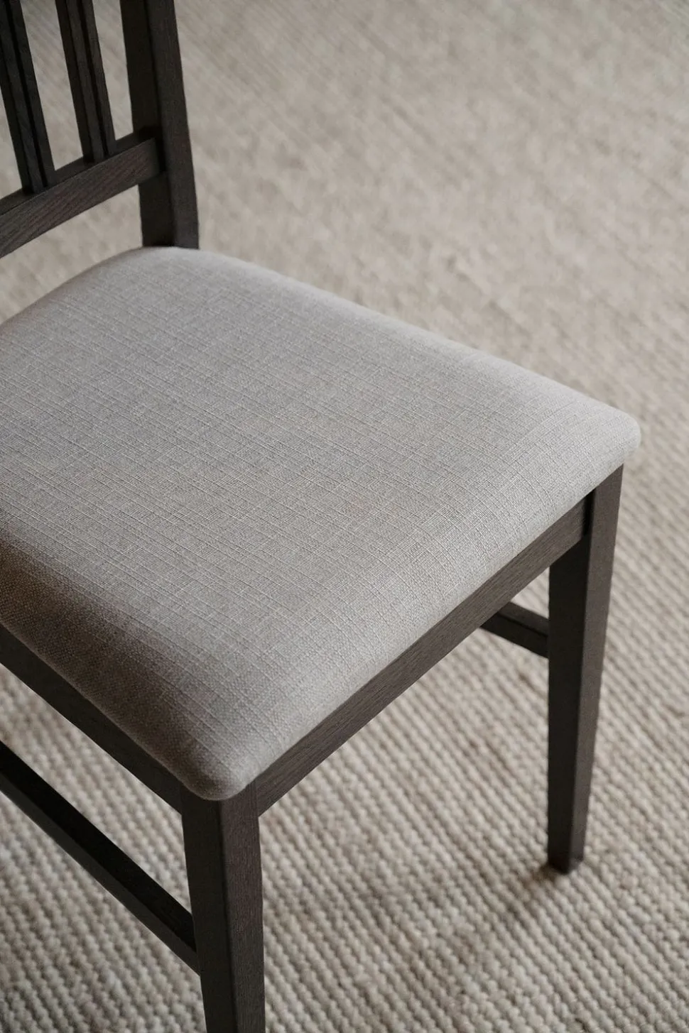 Filippa Stol Mörkbrun Ek/Beige Tyg