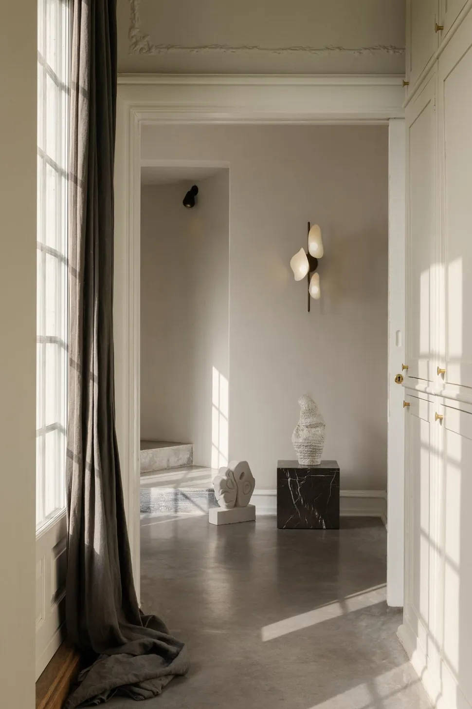 Florii 3 Vägglampa | Dark Bronze/White