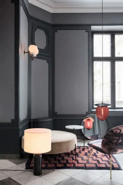 Gravity Bordslampa Small | Svart Marmor, Vit