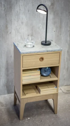 Höllviken Sängbord Låga ben Ljusgrå