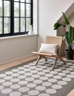 Hugo Matta Walnut / Linen 180x260