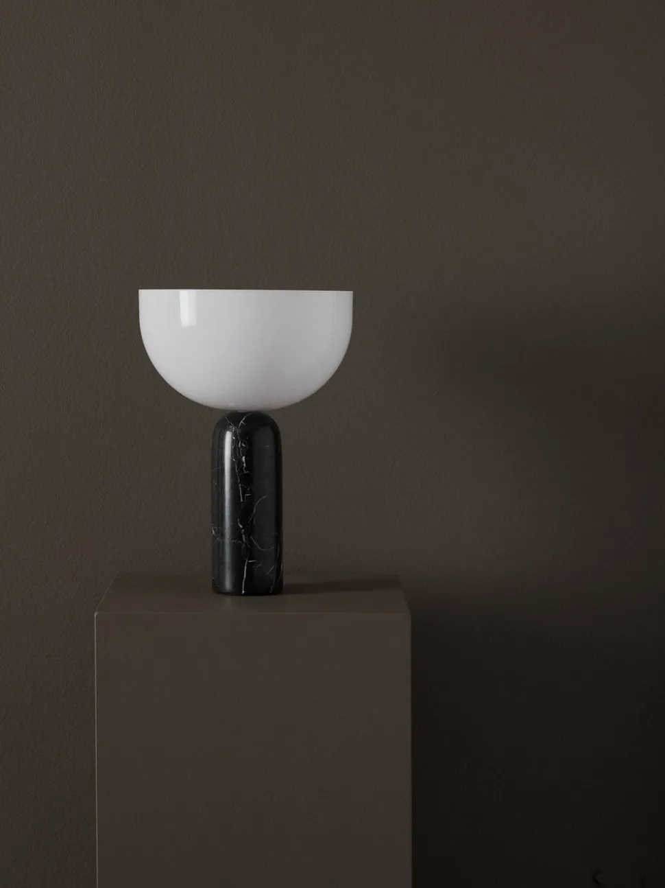 Kizu Bordslampa Large | Svart Marmor