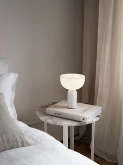 Kizu Portabel Bordslampa | Vit Marmor
