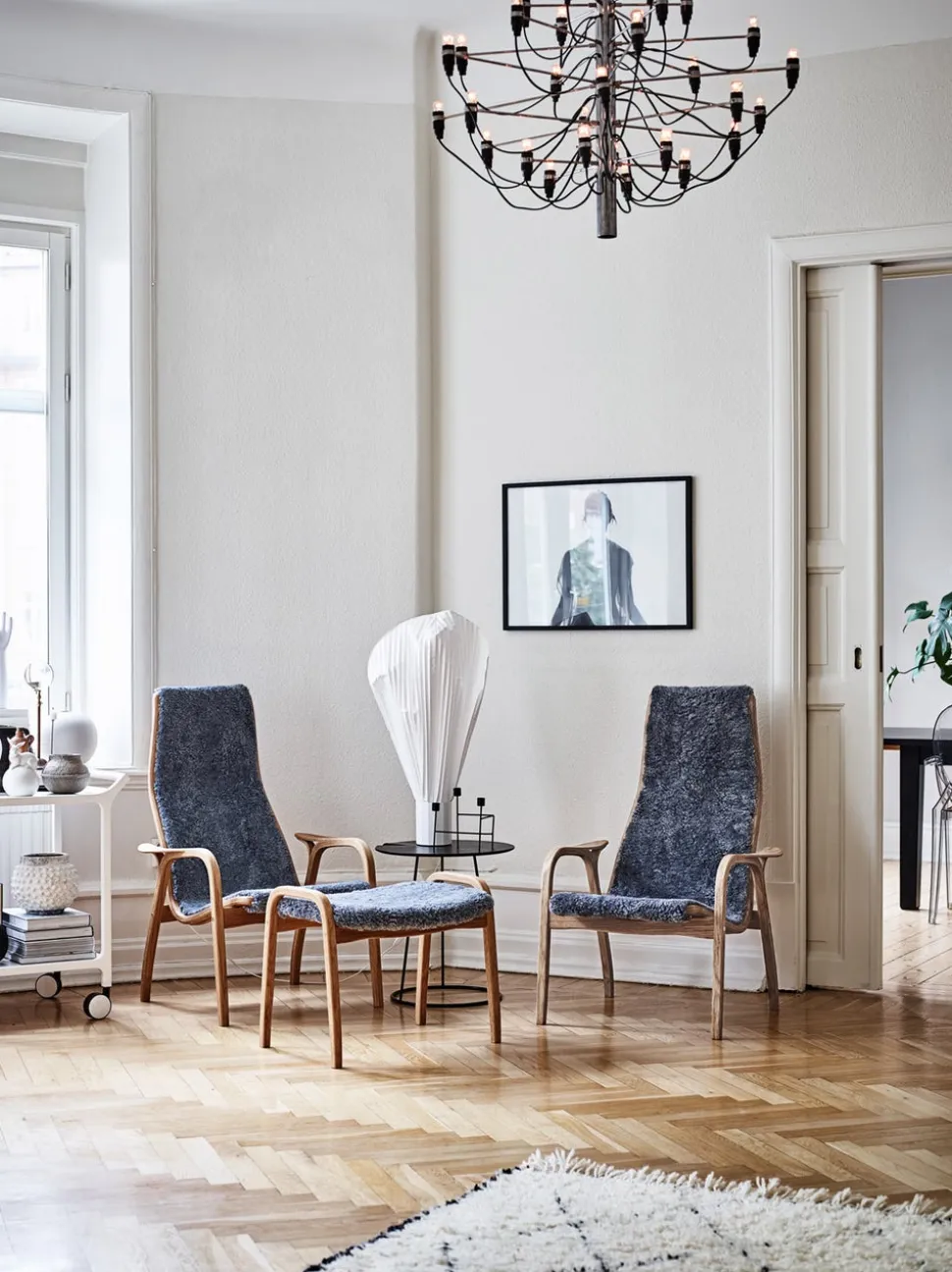 Lamino fåtölj + pall Oljad ek | Fårskinn Charcoal