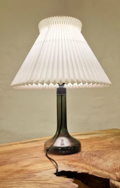 Le Klint 343 Bordslampa | Smoked