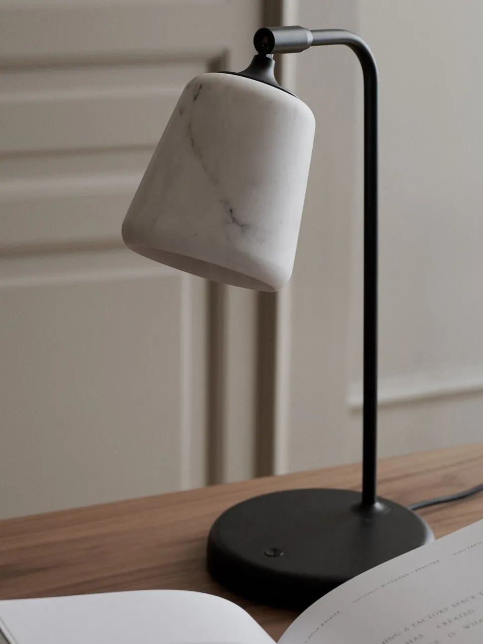 Material Bordslampa Rökt ek