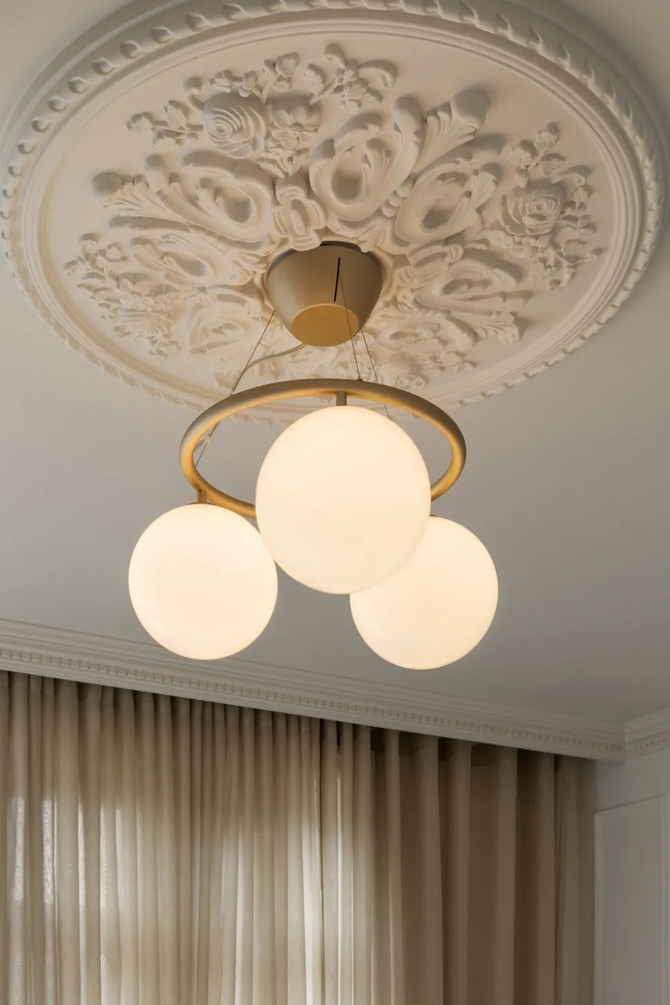 Miira 3 Circular Ljuskrona | Brass/Opal