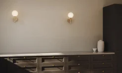 Miira Vägglampa | Brass/Opal