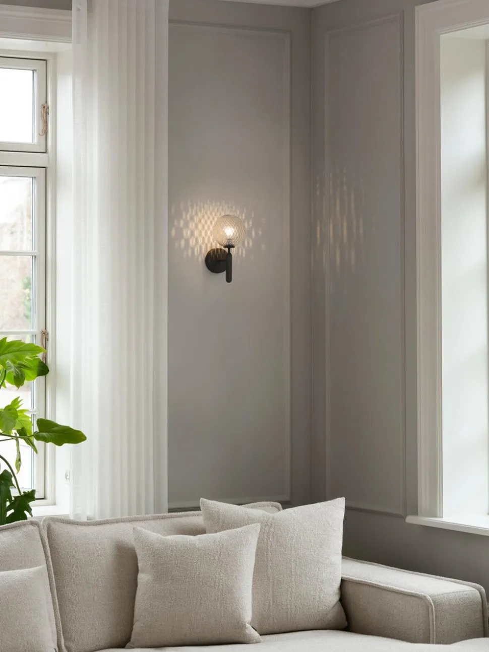 Miira Vägglampa | Rock Grey/Optic Clear