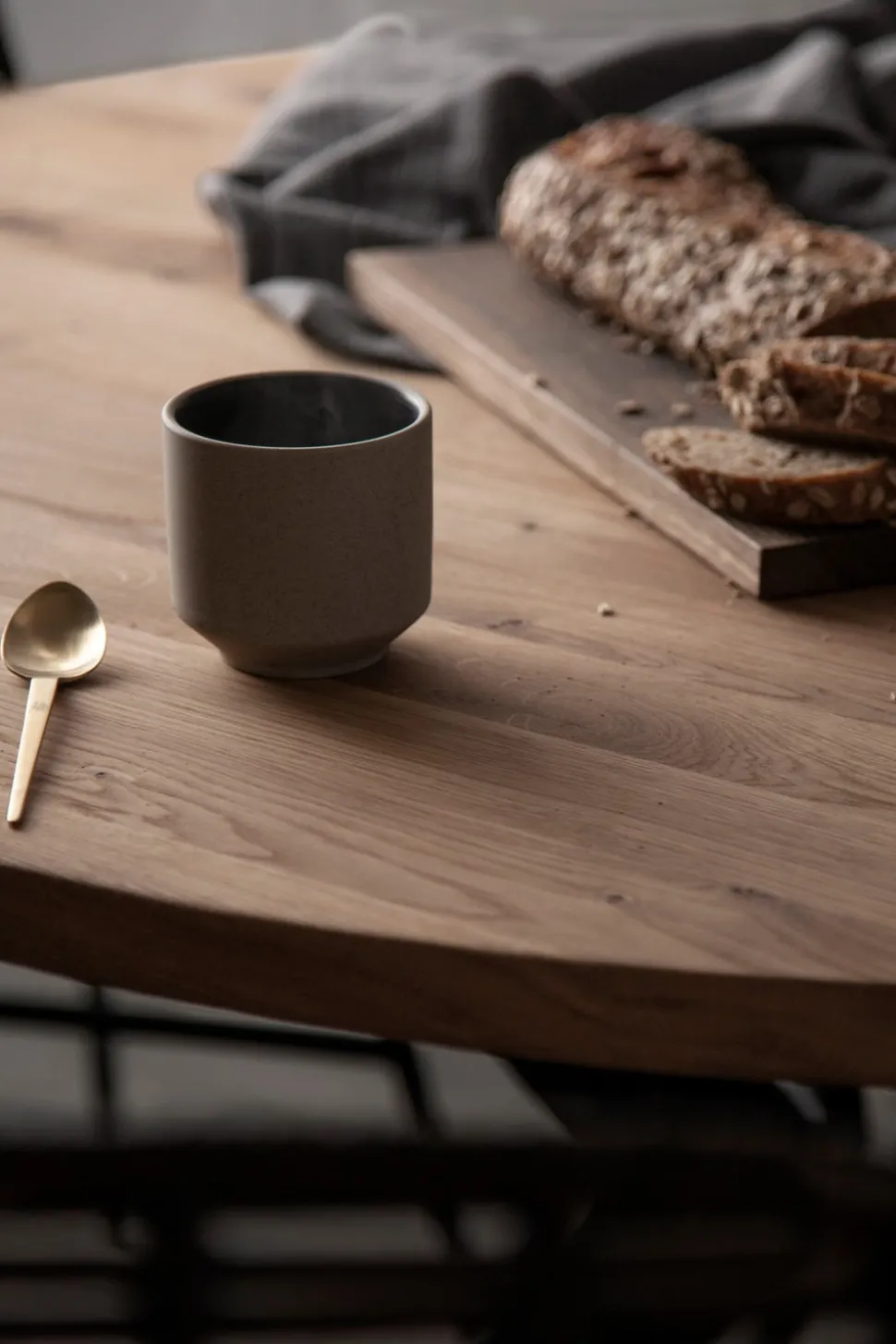 Monogram Steel Matbord | Runt