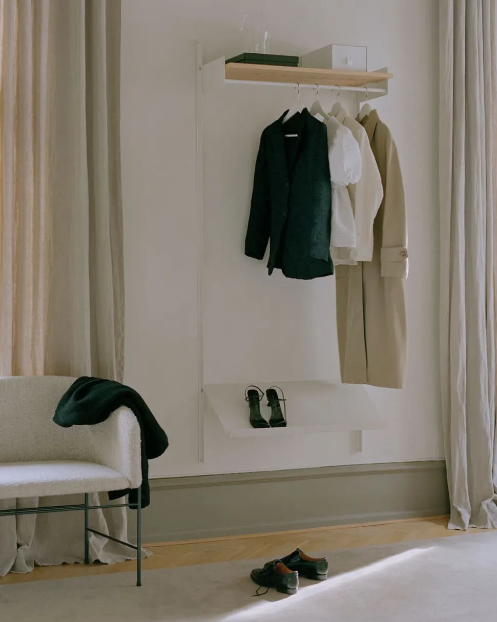 New Works Garderobshylla 2 | Ek/ Svart