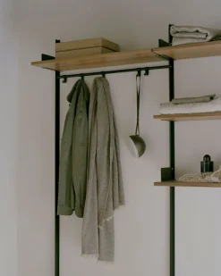 New Works Garderobshylla 1 | Ek/ Vit