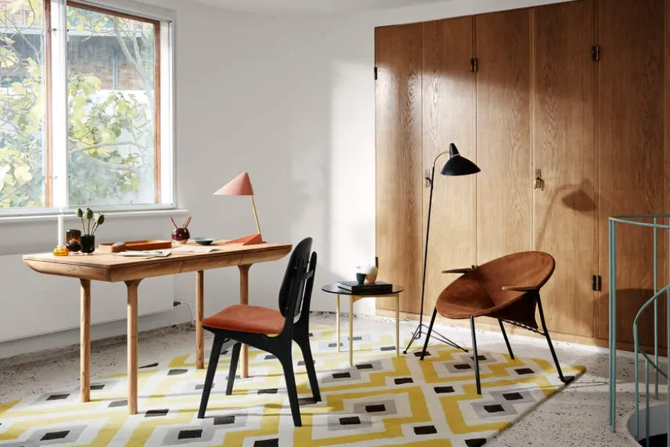 Noble stol Brick Red, black beech