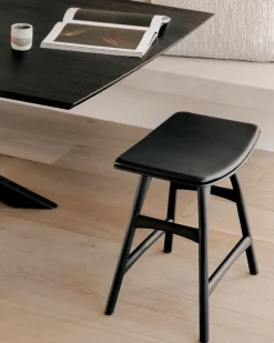 Osso Pall | Svartlackad Ek | Svart Läder
