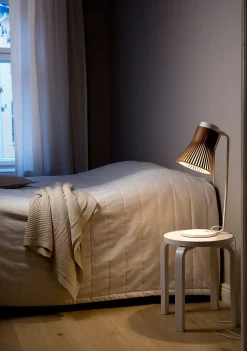 Petite 4620 bordlampa Vit