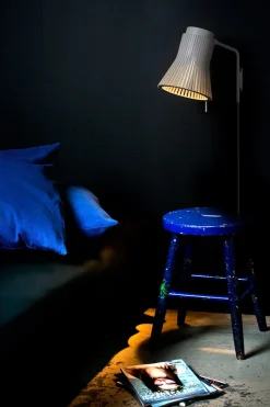Petite 4630 vägglampa Valnöt