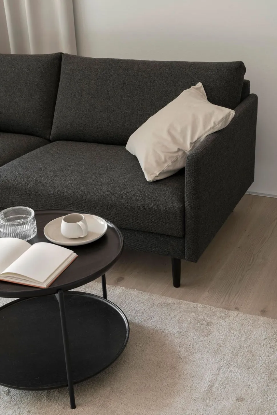 Plateau Soffbord Ø58 Hylla | Svartbetsad Ask