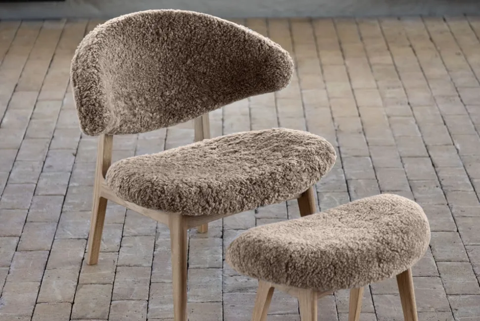 Ram Lounge Chair | Klädd rygg | Fårskinn