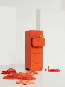 Relief Byrå Hög Orange | Sockel