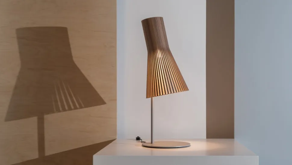 Secto 4220 bordlampa Valnöt