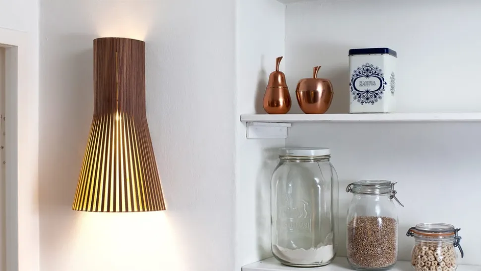 Secto small 4231 vägglampa Valnöt