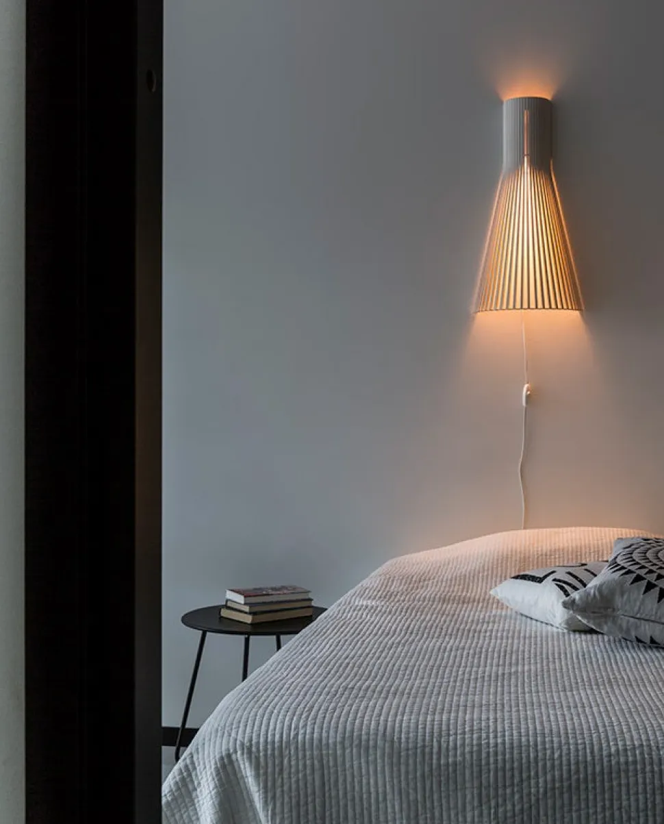 Secto 4230 vägglampa Naturbjörk