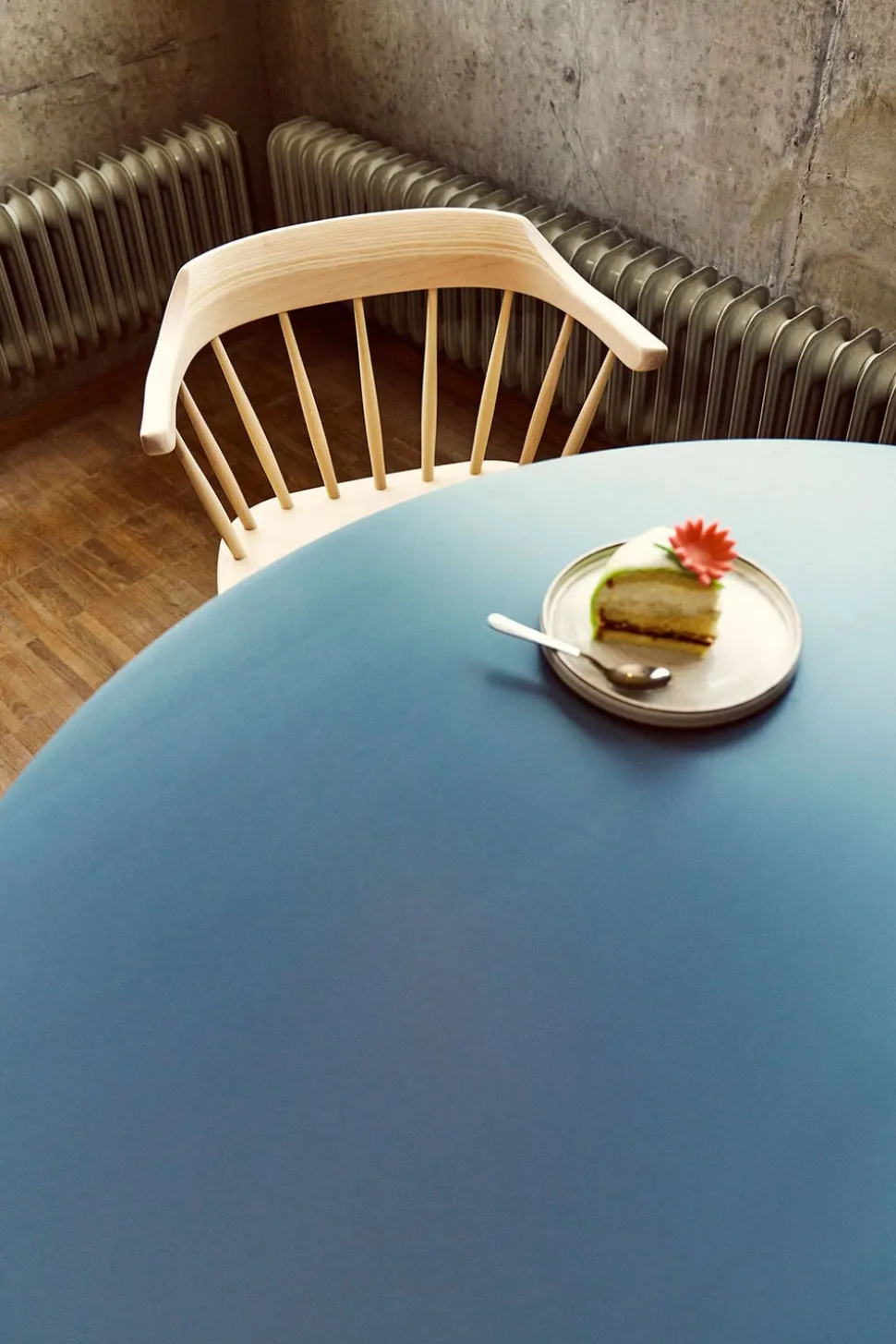 Småland Bistro Stol | Björk Gryningsblå 57