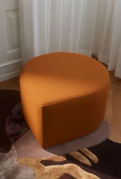 Stilla Puff | Tyg Amber Bouclé