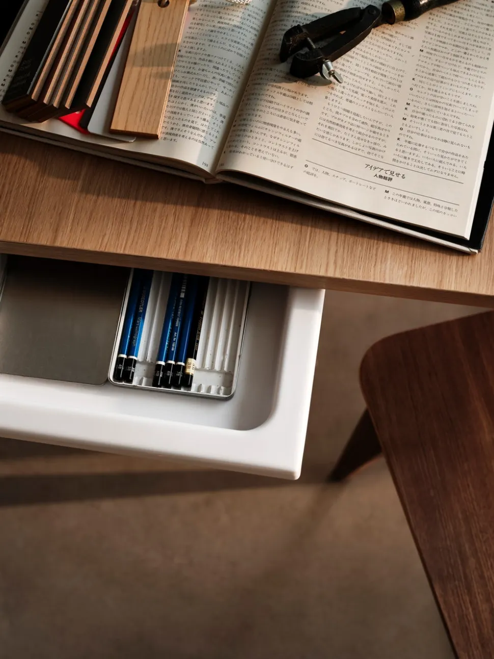 String Works Skrivbord | Fast Underrede, Vit Laminat 120x78