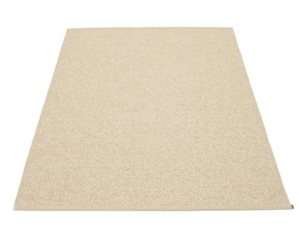 Svea matta Beige 140x220