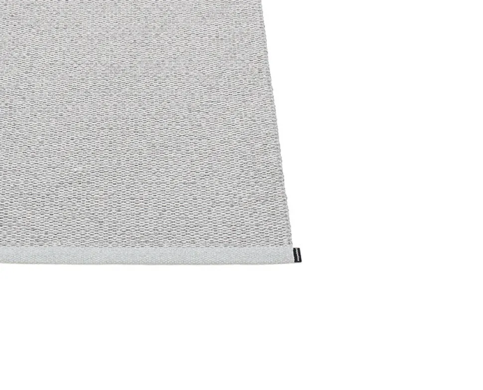 Svea matta Grey Metallic 140x220