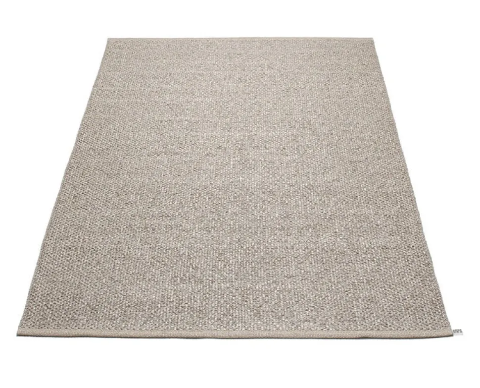 Svea matta Mud Metallic 140x220