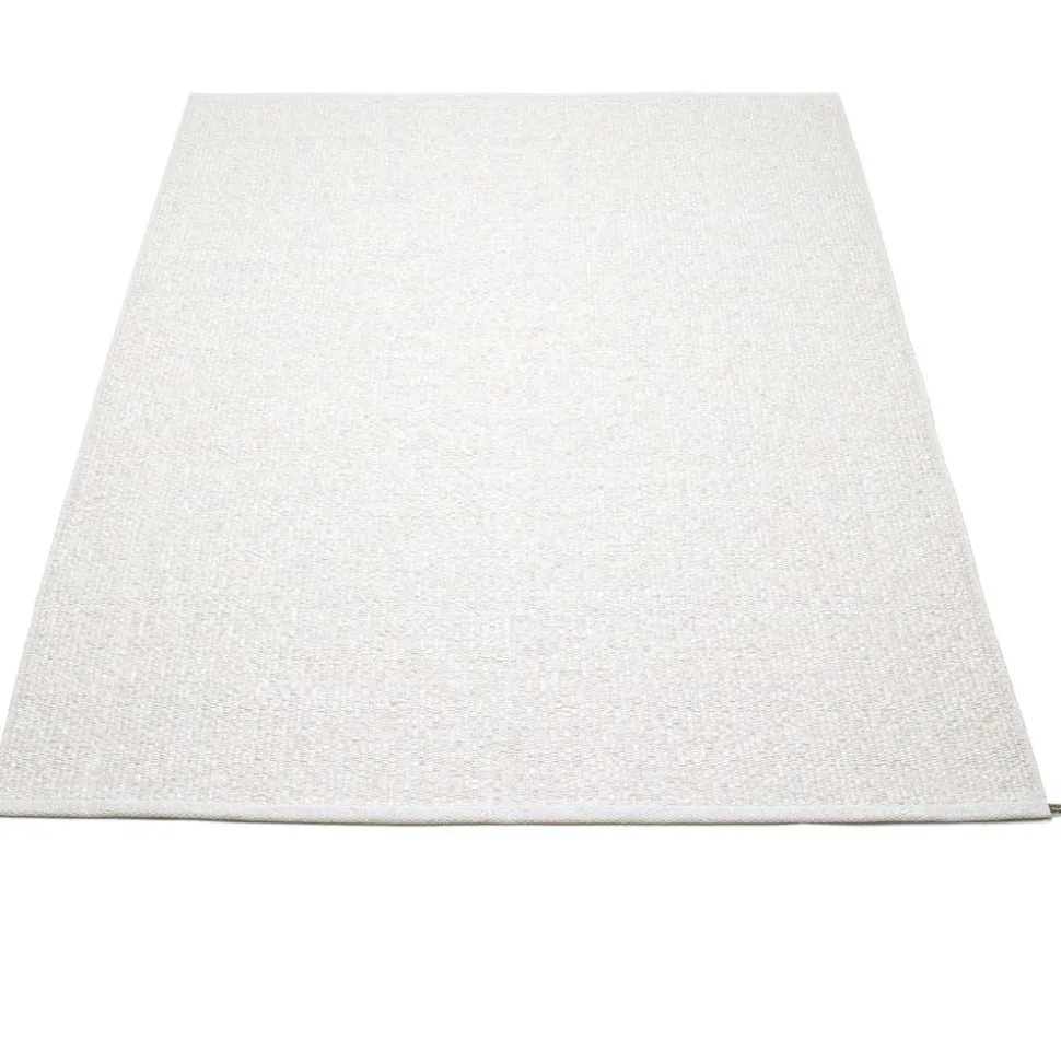 Svea matta White Metallic 140x220