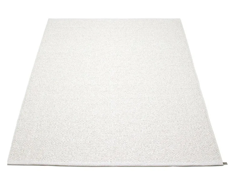 Svea matta White Metallic 140x220