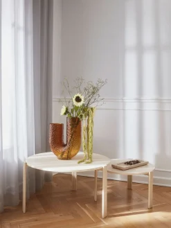 Tribus Soffbord Ø60 | Sand/Travertin