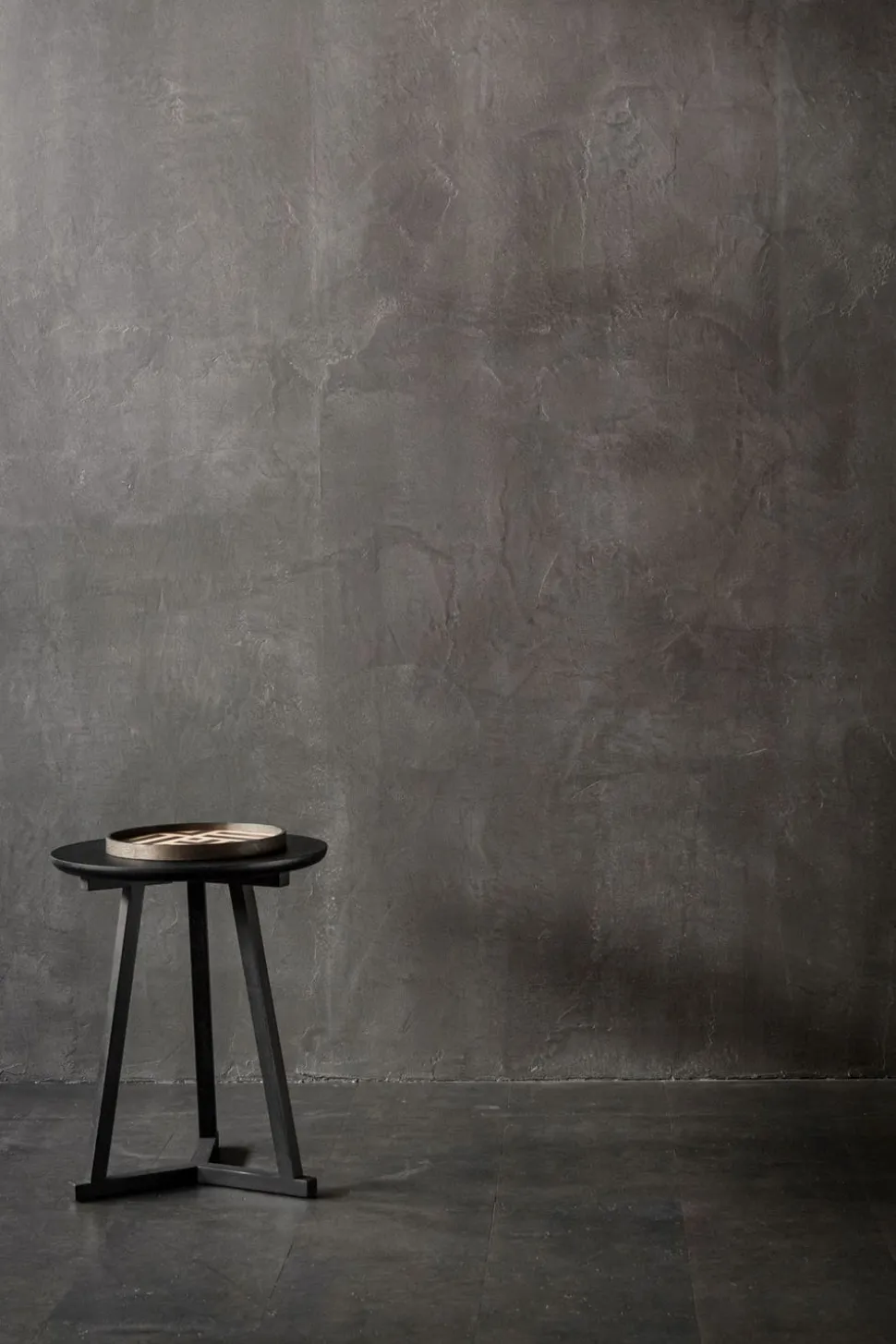 Tripod Sidobord | Svartbetsad Ek