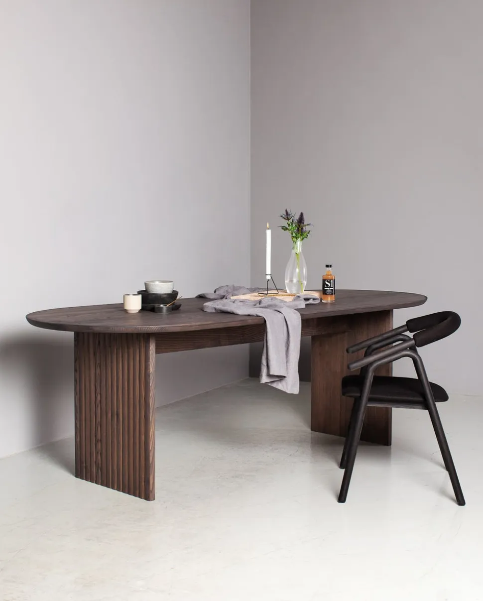 Velvet Matbord | Platta räfflade träben